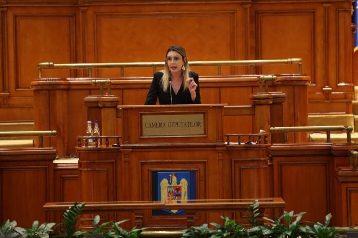 Diana Buzoianu: Partidul mamut PSD-AUR își dau mâna