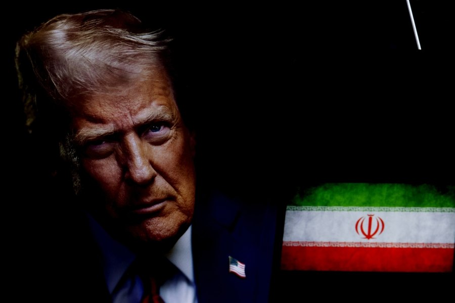 Donald Trump anunţă că Marina SUA escortează, începând de luni, navele blocate în Strâmtoarea Ormuz