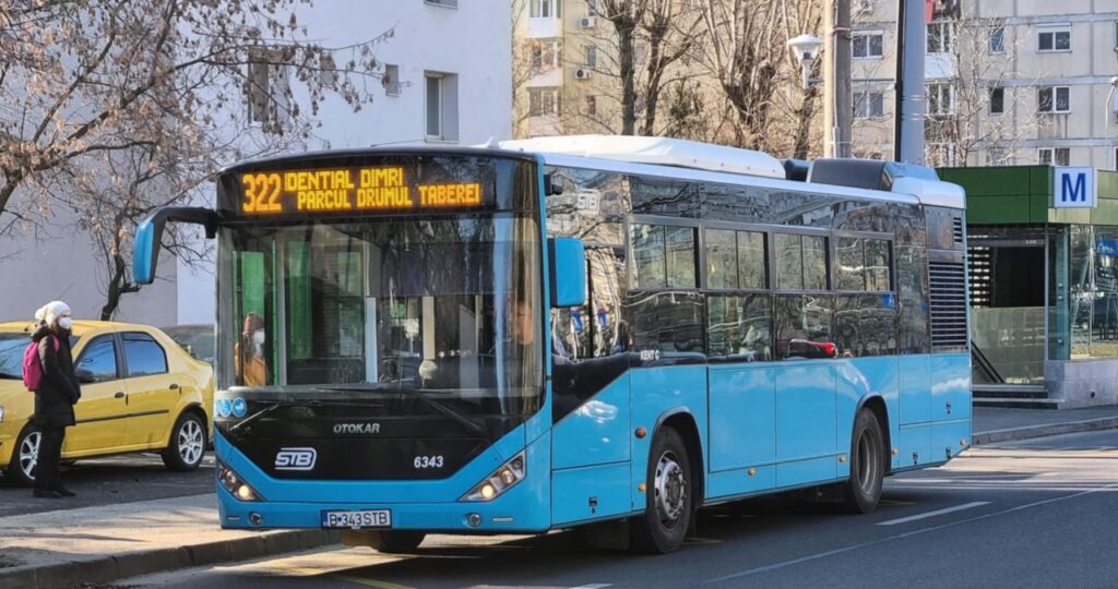 Douăzeci de şoferi de la STB, acuzaţi că au furat o tonă de motorină 