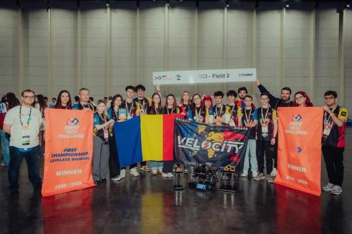 Elevii din Buzău, performanță istorică în SUA: Echipa „Heart of RoBots”, vicecampioană mondială la robotică