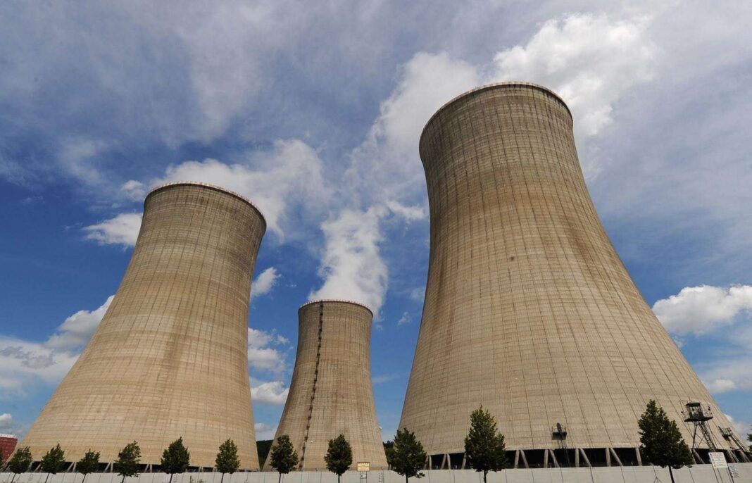 Energia nucleară revine în prim-plan: soluție salvatoare sau pariu costisitor pentru Europa