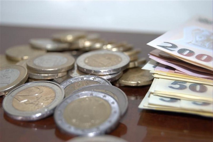 Euro sparge bariera de 5,20 lei pe piața interbancară. Nou record istoric în prima zi din mai