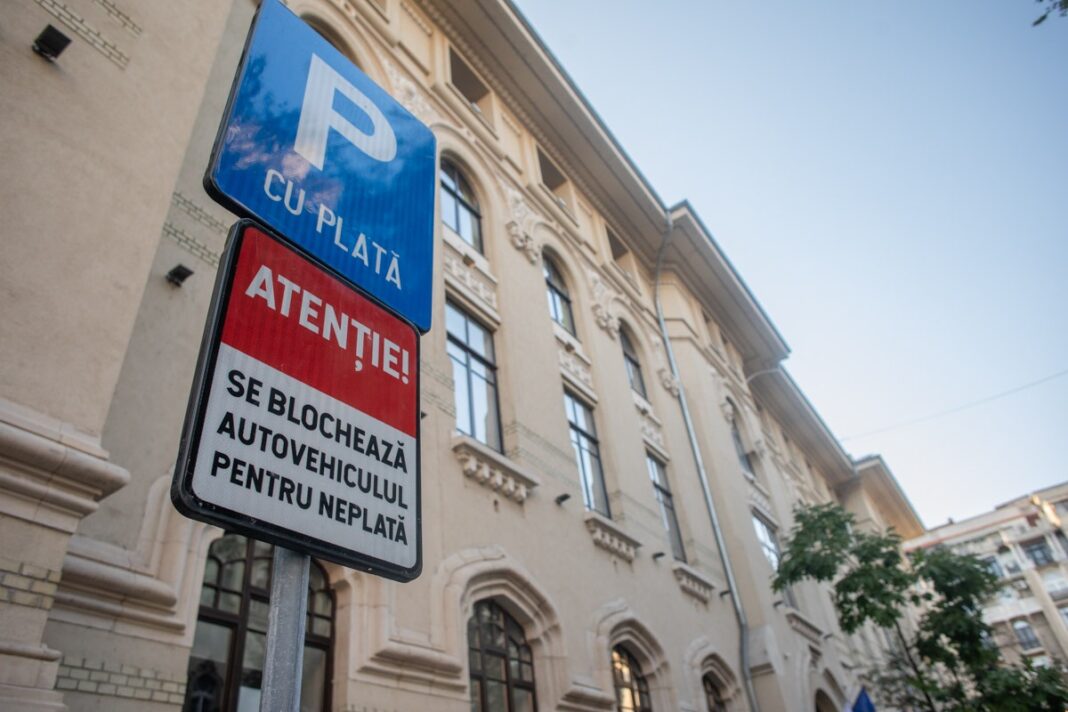 Fără gratuitate pentru mașinile hibride în parcările publice din București, începând de vineri