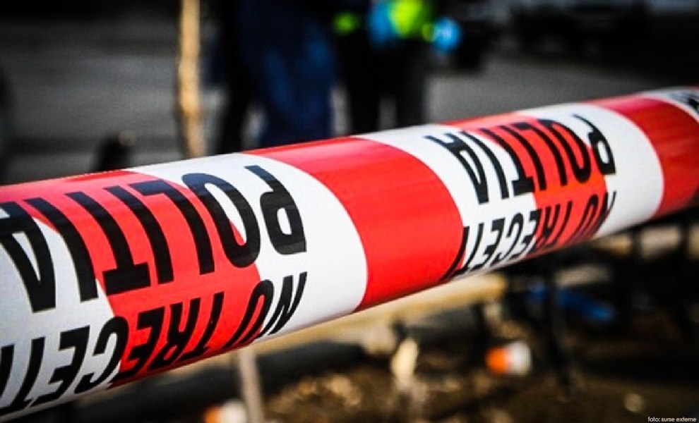 Fiul unui cunoscut medic, găsit decedat într-o clinică din Capitală. S-ar fi stropit cu o substanță inflamabilă și-a dat foc