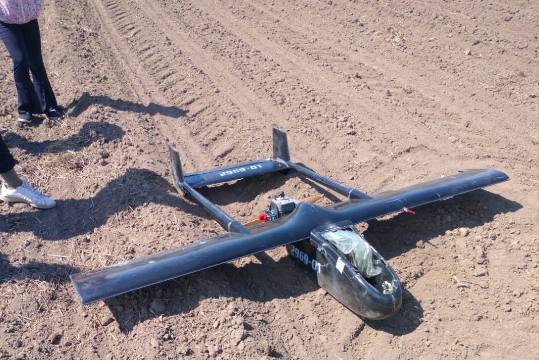 GALERIE FOTO Dronă prăbușită în județul Suceava, la 25 de km de granția cu Ucraina/ Nu este dacă este dronă militară