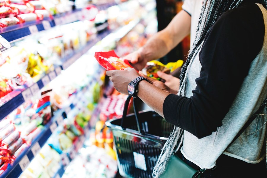 Ghid complet pentru citirea etichetelor alimentare: Ce trebuie să știi conform standardelor UE