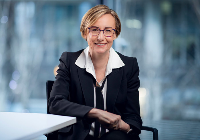 Grupul britanic Vodafone devine proprietar unic al celui mai mare operator mobil din Marea Britanie după ce cumpără cota partenerului CK Hutchison pentru 5,8 mld. dolari. CEO-ul Della Valle: „Acum este momentul potrivit