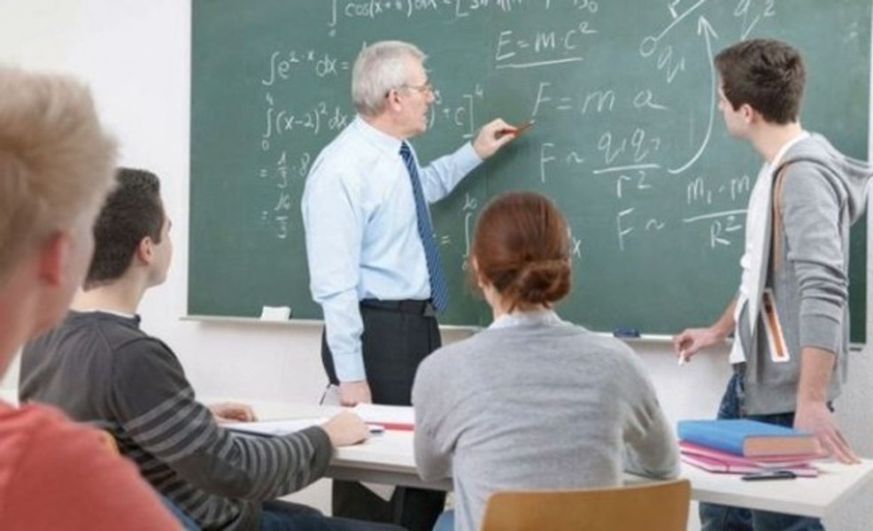 Guvernul anunță prime de 1.500 de lei pentru profesori, dar aprobarea depinde de Consiliul Legislativ