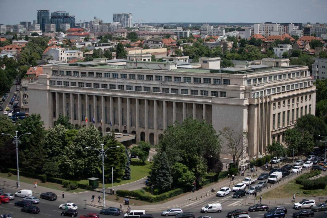 Guvernul organizează pe 20 mai o dezbatere publică privind transparentizarea situației imobilelor administrate de RAAPPS / Cum se fac înscrierile la dezbatere