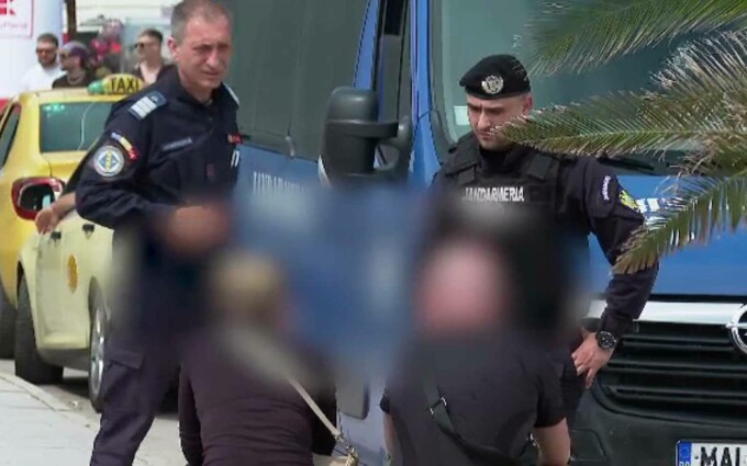 Jandarmeria: Un bărbat cu substanţe suspecte supra sa a încercat să mituiască un echipaj cu 7.950 lei la Mamaia / A fost dus la Poliţie, banii și bunurile confiscate