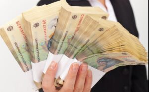 Legea care interzice cumulul pensiei cu salariul la stat primește aviz favorabil cu rezerve. Sindicatele se opun