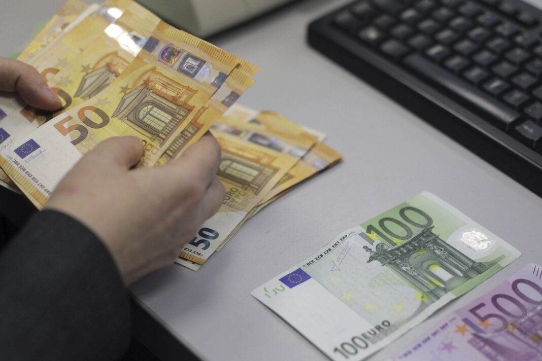 Leul atinge un nou minim istoric: euro urcă la 5,199 lei în cotațiile BNR