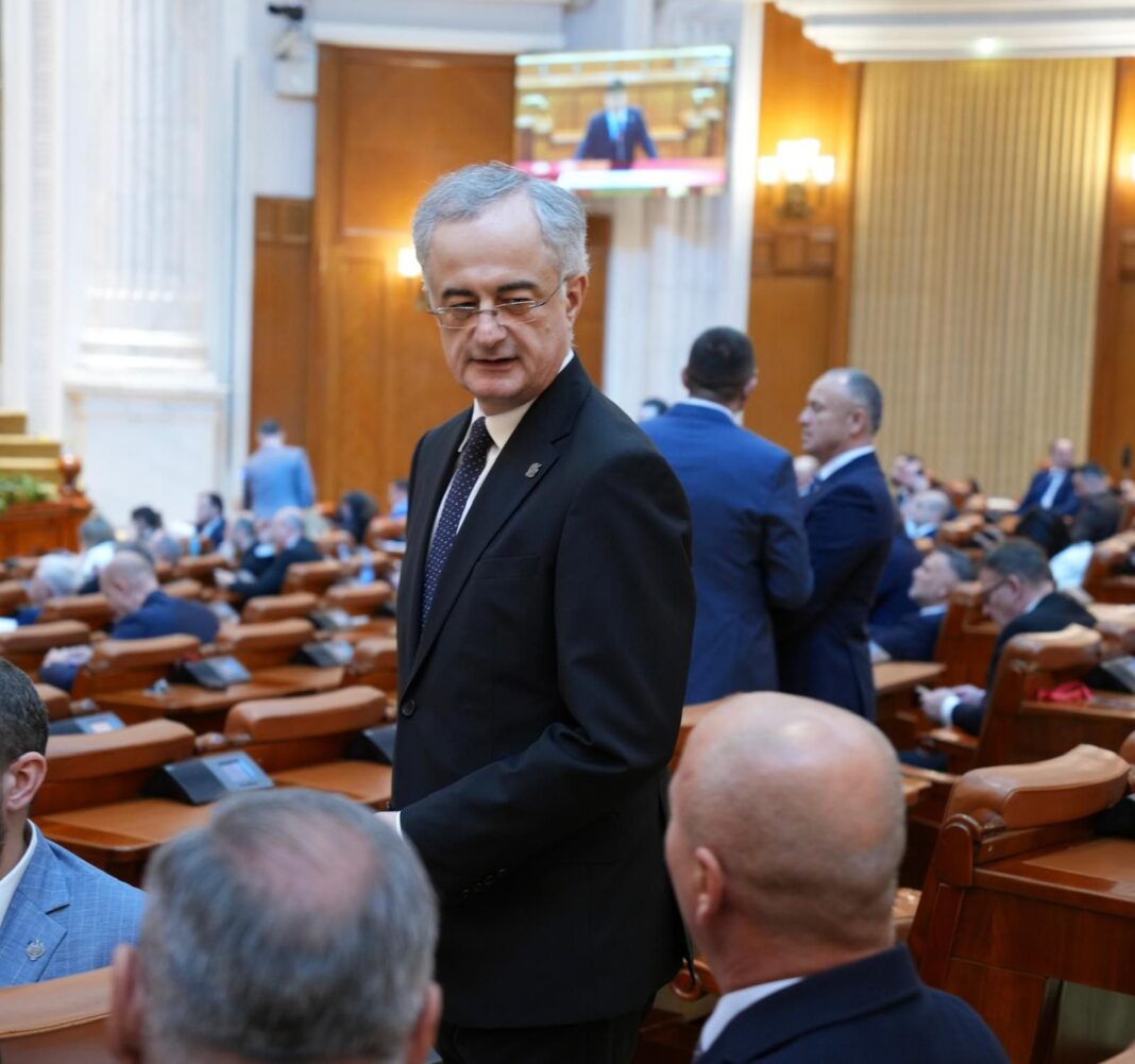 Liderul deputaţilor liberali, Gabriel Andronache: Grupul PNL de la Camera Deputaţilor nu va participa la procedura de vot de la moţiunea de cenzură, în semn de protest faţă de „monstruoasa coaliţie PSD – AUR”