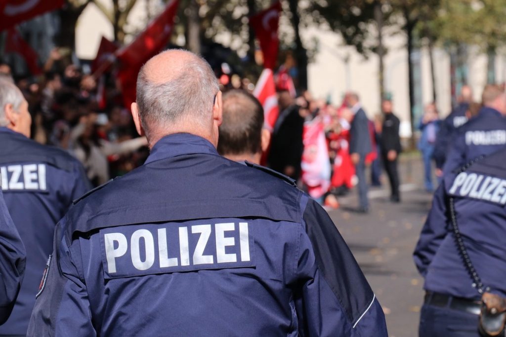 Mai multe persoane au fost luate ostatici într-o sucursală a unei bănci din Germania