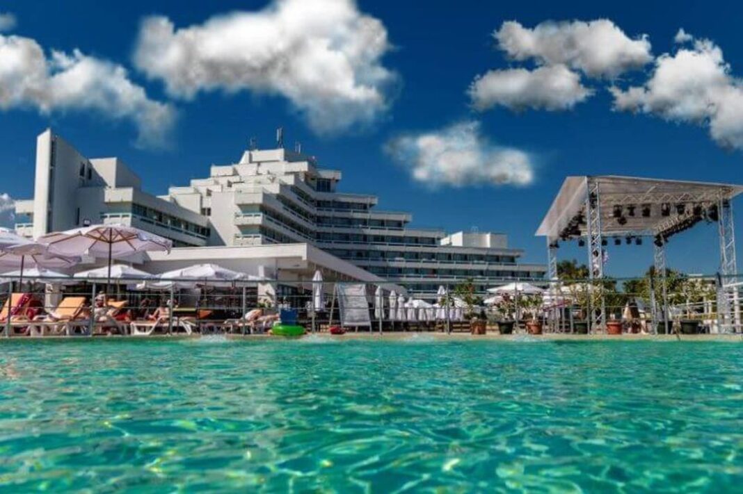 Mai puțini turiști, încasări mai mari: hotelurile din România câștigă din camere mai scumpe și clienți premium