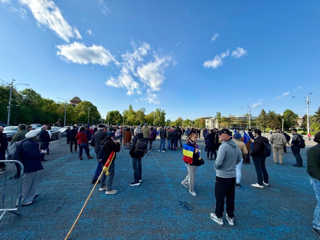 Manifestație în Piața Victoriei din Capitală pentru susținerea Guvernului Bolojan