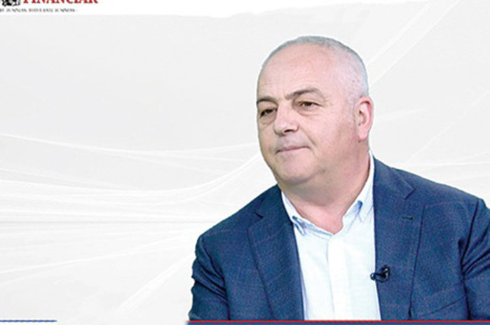 Mediul privat îşi planifică investiţiile pe 10 ani, politicul rupe coaliţia în 10 luni. Felix Pătrăşcanu, în ziua votului moţiunii de cenzură: ”Niciodată n-am fost într-o situaţie atât de grea în 27 de ani de business