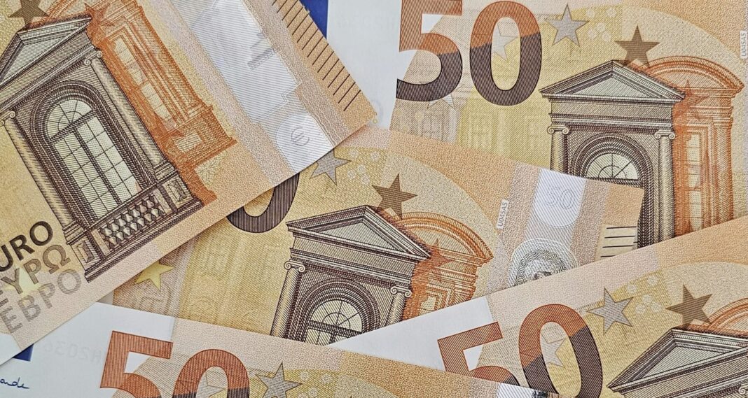 Ministrul Economiei, Irineu Darău: În doar 11 zile de criză politică, țara a pierdut aproape 10 miliarde de lei. Dobânzile au urcat spre 7,3%