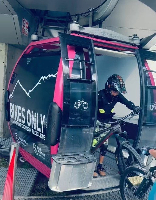 NEWS.ro: 1 Mai  - De vineri se deschid trasee de mountain bike la Sinaia