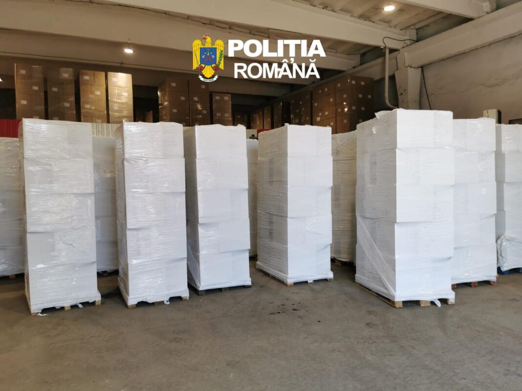 NEWS.ro: Arad: Ţigări de contrabandă în valoare de peste un milion de euro, confiscate de poliţişti dintr-un camion pe A1/ Şoferul, reţinut