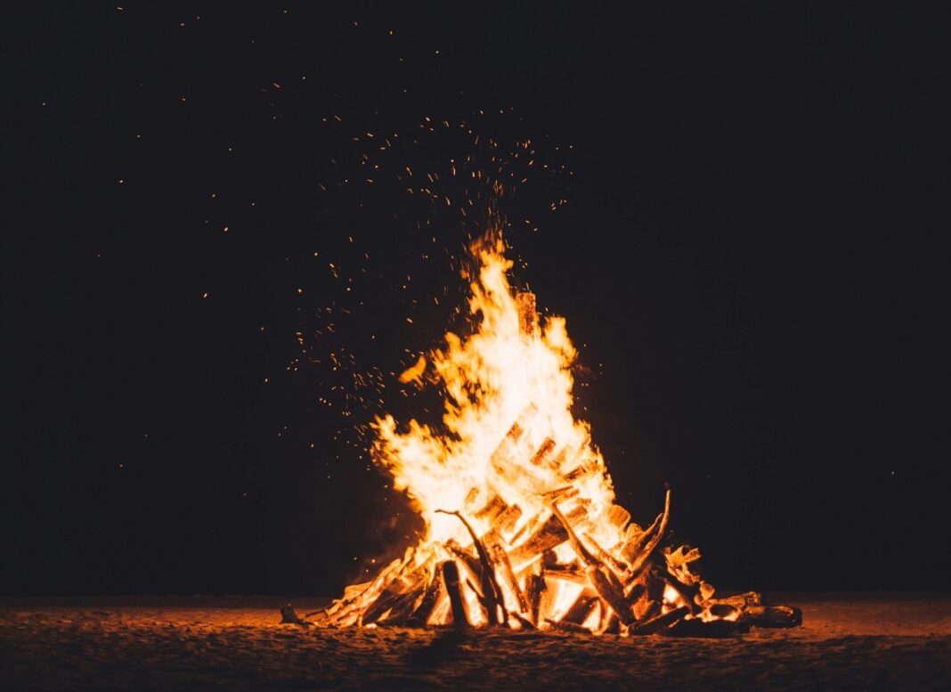 NEWS.ro: Austria: O „relicvă de război” a explodat la un foc de tabără. Cinci copii au fost răniţi