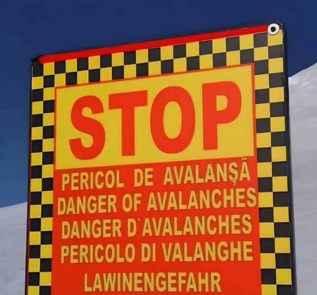 NEWS.ro: Avalanşă pe Valea Coştilei, în munţii Bucegi. Primele date arată că cel puţin un schior a fost surprins de valul de zăpadă