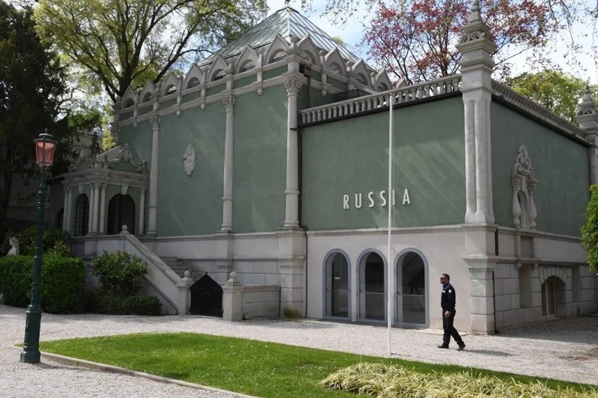 NEWS.ro: Bienala de la Veneţia - Ministrul italian al Culturii a început o inspecţie la Pavilionul Rusiei