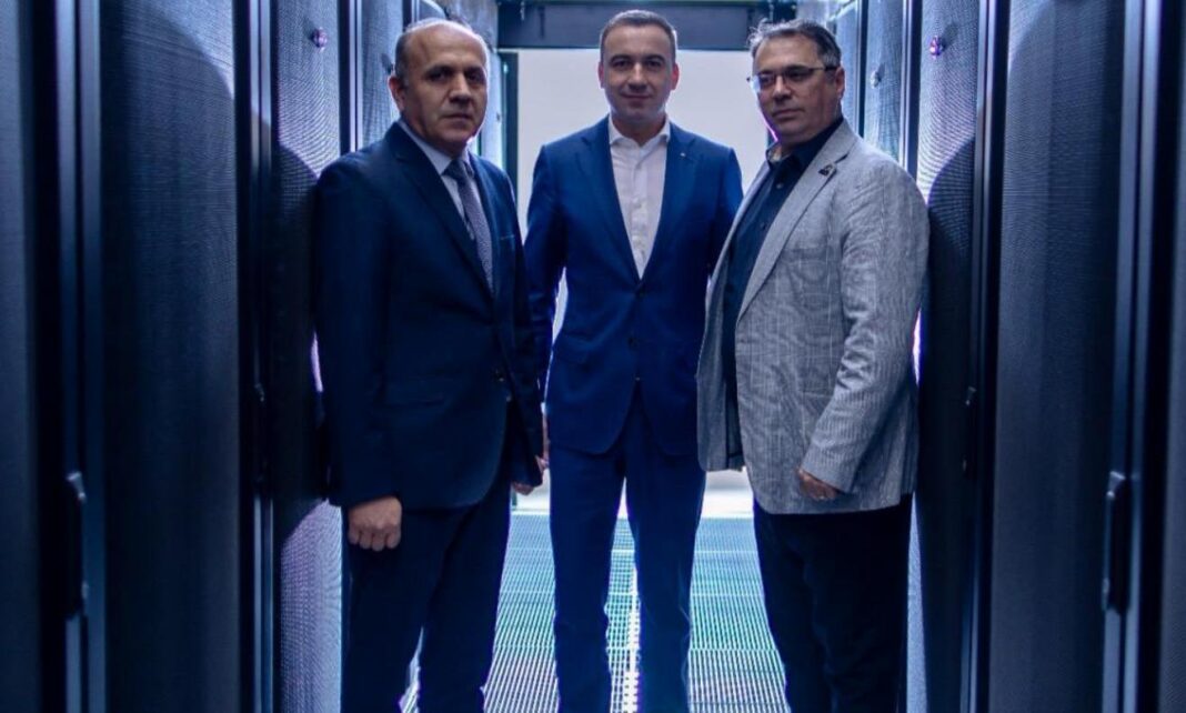 NEWS.ro: Bogdan Ivan, despre schimbarea şefului ADR: Execuţie politică. Pentru că Dragoş Vlad, un profesionist apolitic, a refuzat să «jure credinţă sectei #Rezist» şi să le «rezolve» toate solicitările deloc legale sau «ortodoxe» (...) Două zile: tic-tac!