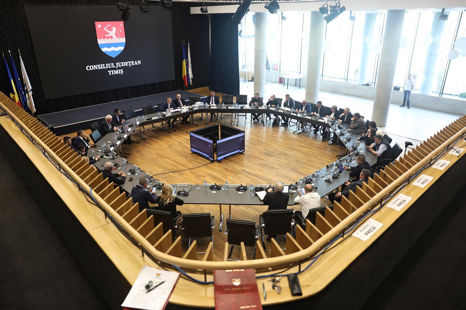 NEWS.ro: Bugetul judeţului Timiş, adoptat în unanimitate / Alfred Simonis: Avem şi o coaliţie la nivelul judeţului Timiş, formată din PSD şi PNL, care a funcţionat, funcţionează şi mi-aş dori să nu aducem mocirla de la Bucureşti la judeţul Timiş