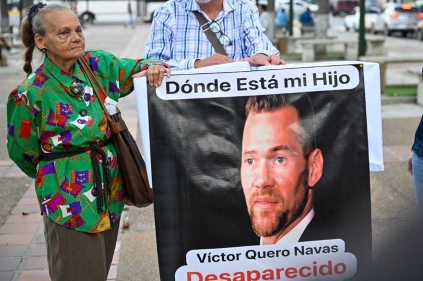 NEWS.ro: Cadavrul unui deţinut politic, Victor Hugo Quero Navas, urmează să fie exhumat la nouă luni de la deces, după ce autorităţile venezuelene recunosc pentru prima oară moartea unei persoane date dispărute la mai multe luni după arestarea şi decesul acesteia