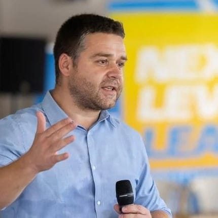 NEWS.ro: Ciucu: Dacă majoritatea PSD-AUR dărâmă guvernul trebuie să îşi asume guvernarea / PSD nu mai are ce să ne ofere, se duce în jos şi ne trage şi pe toţi după el / Nu mai acceptăm să fim bătaia de joc a PSD