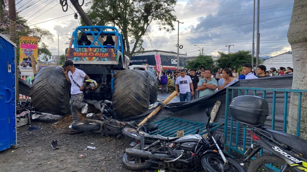NEWS.ro: Columbia: Un monster truck a intrat în mulţimea de spectatori la un eveniment auto. Au murit trei persoane şi alte 38 au fost rănite - VIDEO