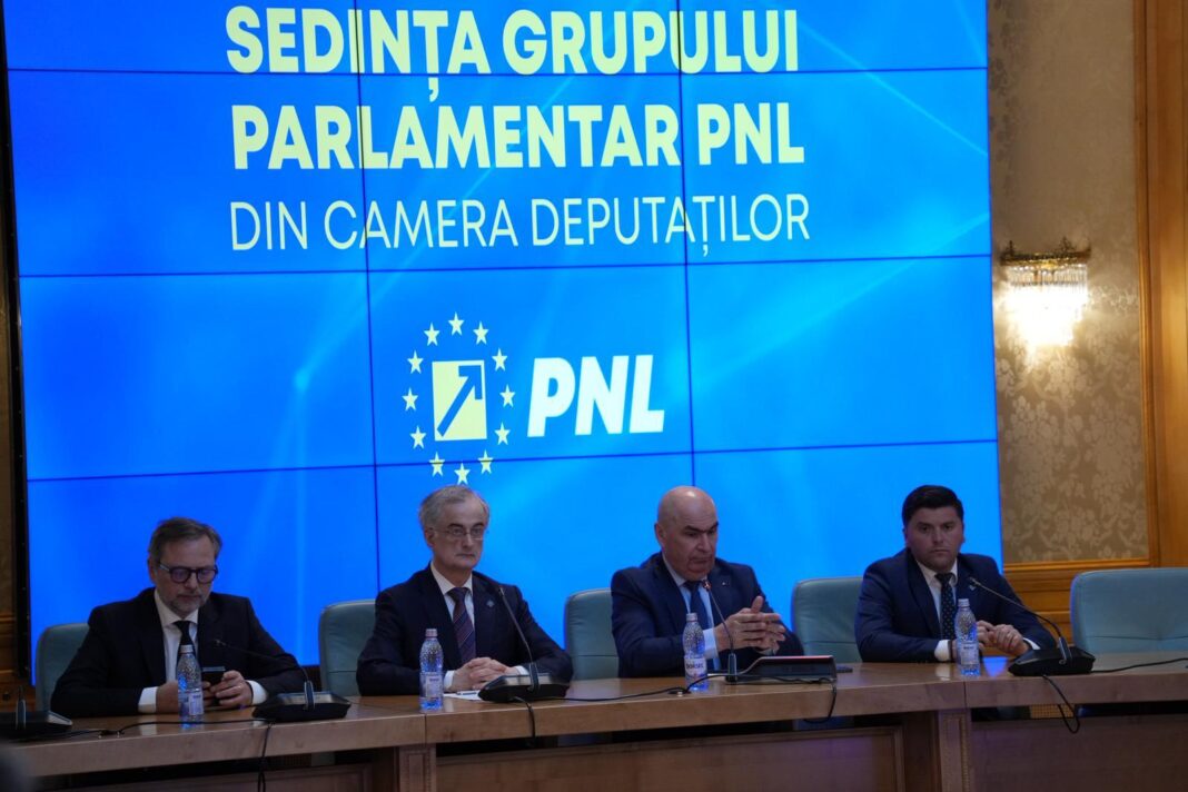 NEWS.ro: Dan Motreanu (PNL): Semnarea unei moţiuni nu echivalează automat cu susţinerea acesteia la vot. Există parlamentari care, deşi au semnat, nu împărtăşesc această direcţie. Inclusiv în interiorul PSD există opinii divergente