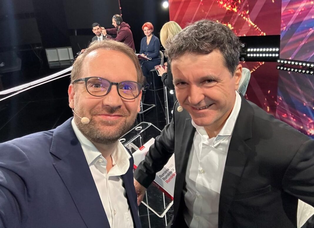 NEWS.ro: Dominic Fritz: Nu-l văd pe preşedinte deloc apropiat de PSD. Este un narativ pe care PSD doreşte să îl împingă în aceste zile, pentru a crea această iluzie că ar exista un plan inclusiv girat de sus pentru a răsturna acest guvern