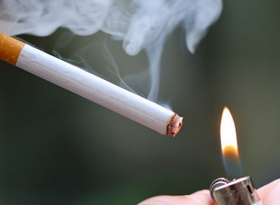 NEWS.ro: Dr. Cristian Oancea: Un fumător care fumează între unu şi două pachete de ţigări pe zi pierde undeva la şapte ani din viaţă/ Nu există patologie pe care fumatul să nu o poată da