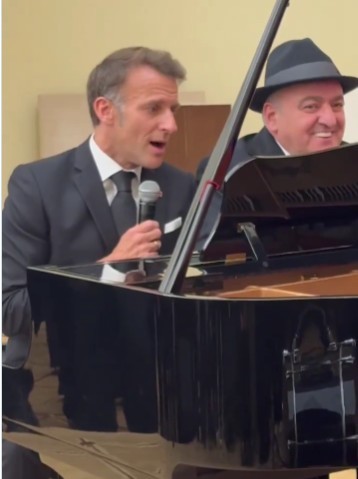 NEWS.ro: Emmanuel Macron a cântat „La Bohème” a lui Aznavour în timpul unui dineu de stat la Erevan - VIDEO