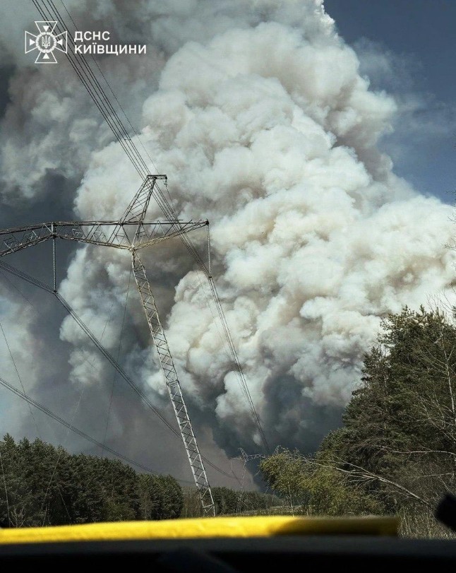 NEWS.ro: Incendiu de proporţii în zona de excludere de la Cernobîl. Ard peste 1000 de hectare de pădure