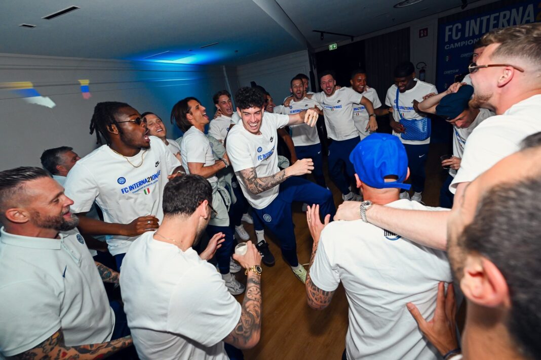 NEWS.ro: Inter Milano a publicat un nou filmuleţ în care jucătorii sărbătoresc titlul pe melodia 