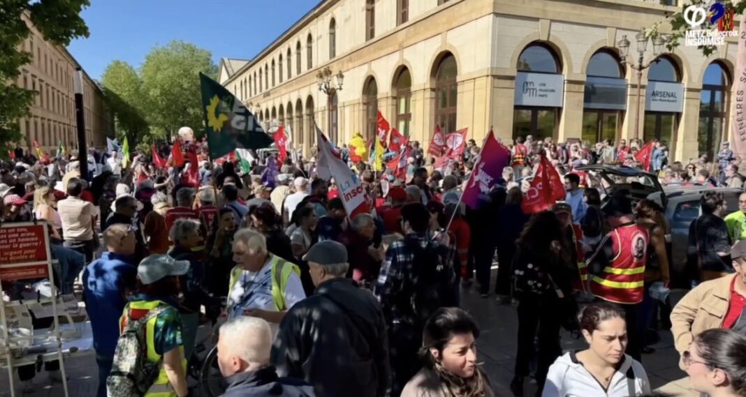 NEWS.ro: Între 150.000 şi 300.000 de oameni au manifestat în Franţa, cerând ca 1 Mai să rămână zi liberă inclusiv pentru angajaţii din brutării