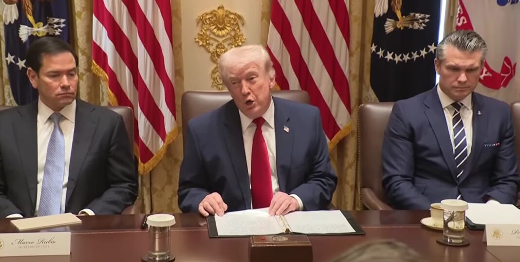 NEWS.ro: Iranul declară că doreşte un „acord cuprinzător” cu SUA. Trump suspendă operaţiunea de escortare a navelor. Rubio: Faza ofensivă a războiului s-a „încheiat”. Hegseth: Lupta pentru Strâmtoarea Ormuz este „separată şi distinctă” de războiul cu Iranul