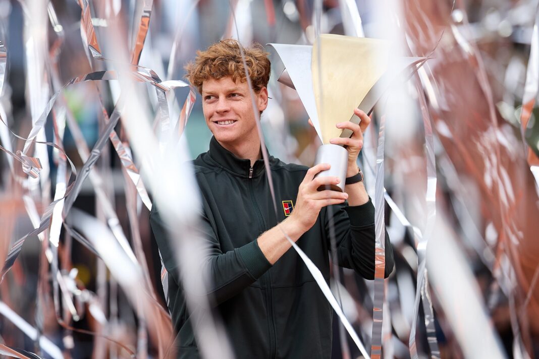 NEWS.ro: Jannik Sinner a scris istorie la Madrid Open: Al cincilea titlu consecutiv de Masters 1000 / Italianul l-a învins pe Zverev în 57 de minute