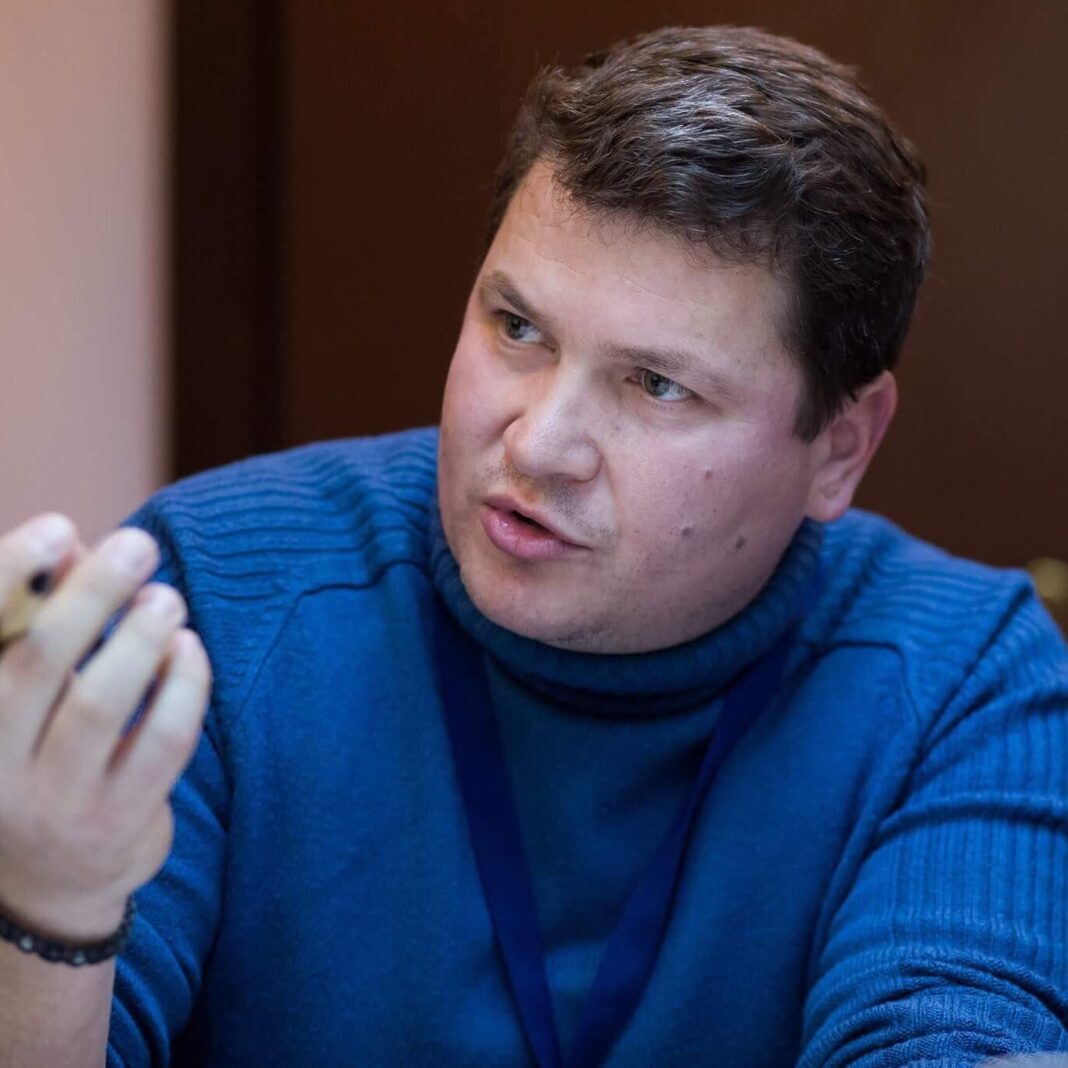 NEWS.ro: Liberalul Petru Avram, fost şef al Administraţiei Bazinale Apă Prut-Bârlad, condamnat la închisoare cu suspendare. Liderul PSD Iaşi, către Ilie Bolojan: De tipul ăsta de şobolănisme ai auzit? Aprinde lumina şi vezi cămara de la PNL Iaşi
