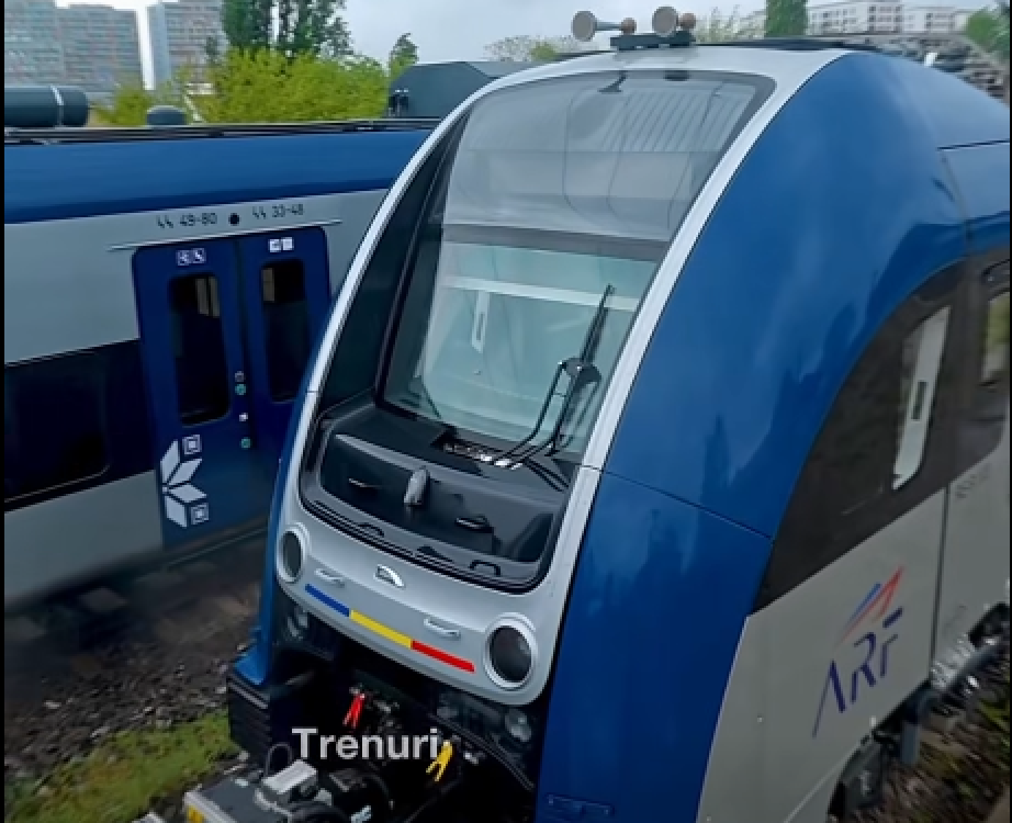 NEWS.ro: Miruţă: Culmea absurdului la CFR: am găsit în curtea Ministerului Transporturilor 21 de trenuri noi, moderne, care zac de luni bune spre a fi decolorate de soare, în timp ce călătorii îndură, în trenuri vechi, banchete rupte şi toalete sparte - VIDEO
