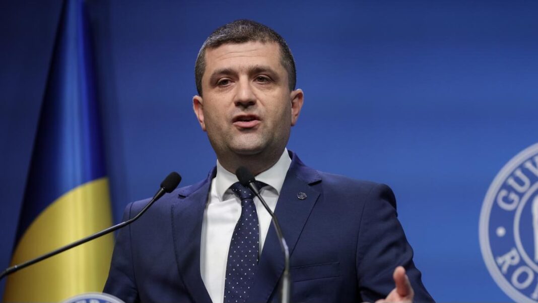 NEWS.ro: MOŢIUNE DE CENZURĂ - Miruţă: Moţiunea nu este despre Ilie Bolojan. Este o confruntare între un vechi mod de a face politică - prin care controlau unii toată puterea instituţiilor statului şi alţii, care aducem selecţii în companiile statului