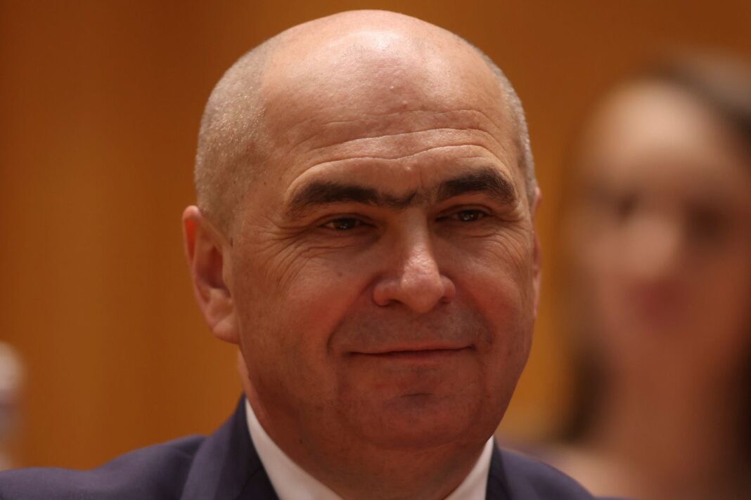 NEWS.ro: MOŢIUNEA DE CENZURĂ - Bolojan: Ştiţi când a venit moţiunea Când le-a crăpat măseaua că nu se mai putea, când era clar că se intre într-o zonă care deranjează / Mi s-a reproşat că m-am îngăţat de scaun. Eu pot să plec, dar problemele grave rămân