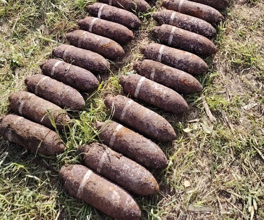 NEWS.ro: Muniţie descoperită într-o localitate din judeţul Iaşi, în timpul săpăturilor pentru realizarea unui gard/ Cele 71 de proiectile perforante şi cele 21 de proiectile explozive au fost ridicate de pirotehnicieni
