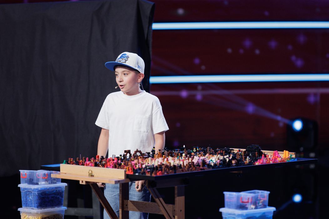 NEWS.ro: Nadia Comăneci, impresionată de numărul lui Albert Oprea de la Românii au Talent: M-ai emoţionat! - VIDEO