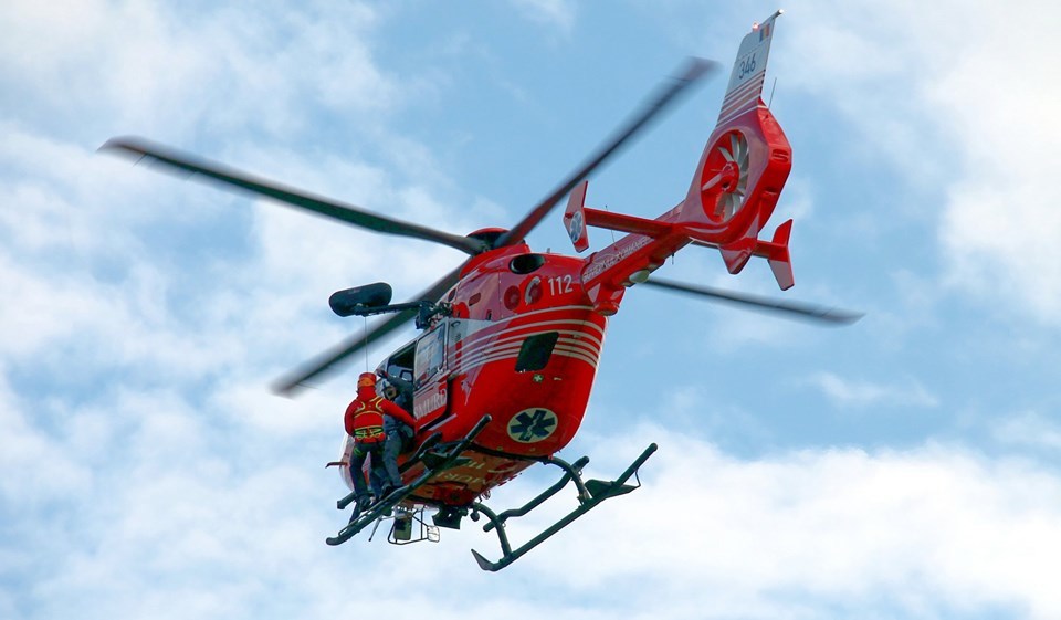 NEWS.ro: Prahova: Acţiune a salvatorilor în apropiere de Breaza, după ce un apel a anunţat că un ATV s-a răsturnat într-o zonă greu accesibilă. A fost solicitată şi intervenţia unui elicopter