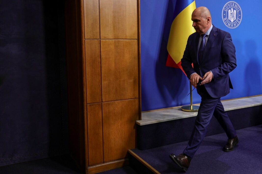 NEWS.ro: Premierul Ilie Bolojan se confruntă marţi cu moţiunea de cenzură PSD-AUR. Rezultatul votului din plenul Camerelor reunite este incert. PSD mizează pe număr de voturi peste cel al semnatarilor moţiunii, ceea ce ar echivala cu căderea Guvernului