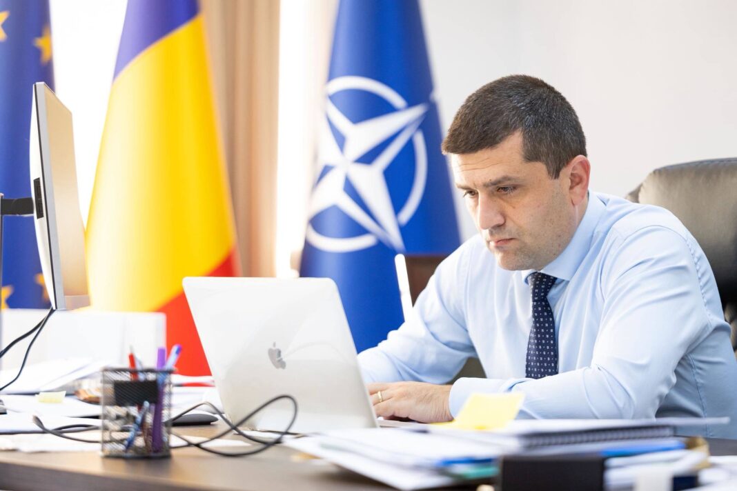 NEWS.ro: Radu Miruţă reclamă „ipocrizia celor care pozează în interesaţi de a se produce în România”: Decidenţii din 2024 şi 2025 nu au cerut nici măcar 1% producţie în România din valoarea unui contract de aproape 1 miliard de euro